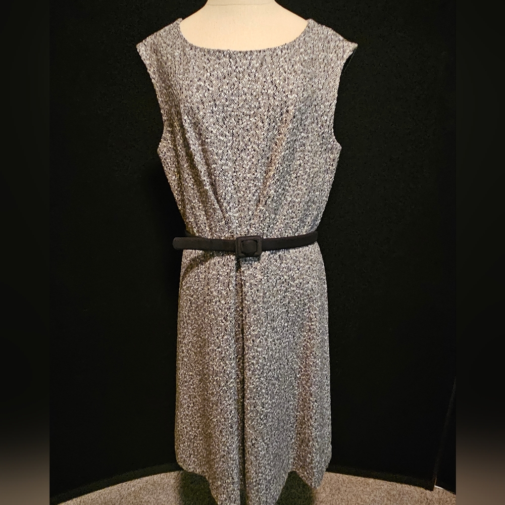 Elegant Black and White Women's Dress/Jumper.